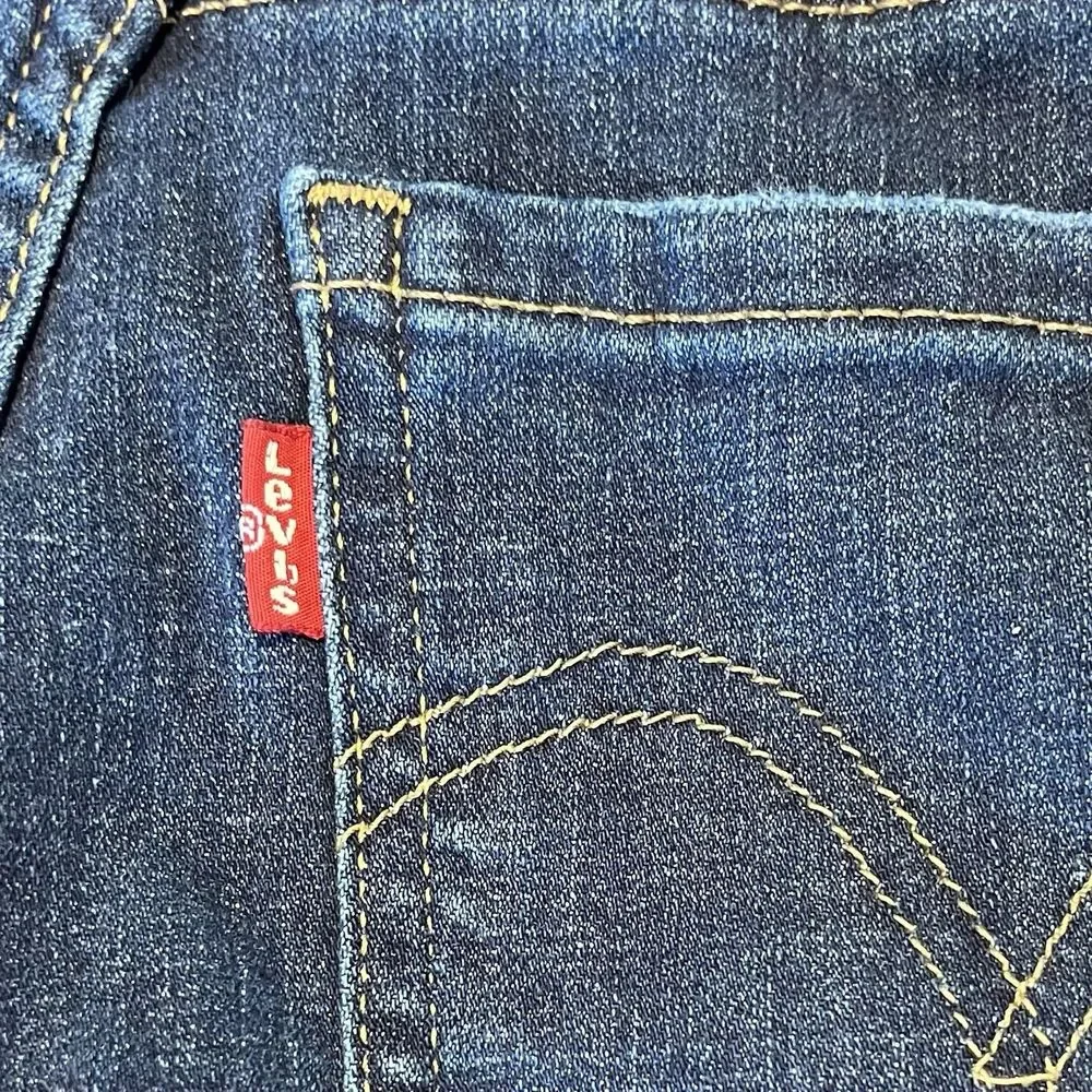 Levi's Mid-Length Shorts Women Size 27 Blue Medium Wash Mid-Rise Cuffed Denim - Picture 9 of 9